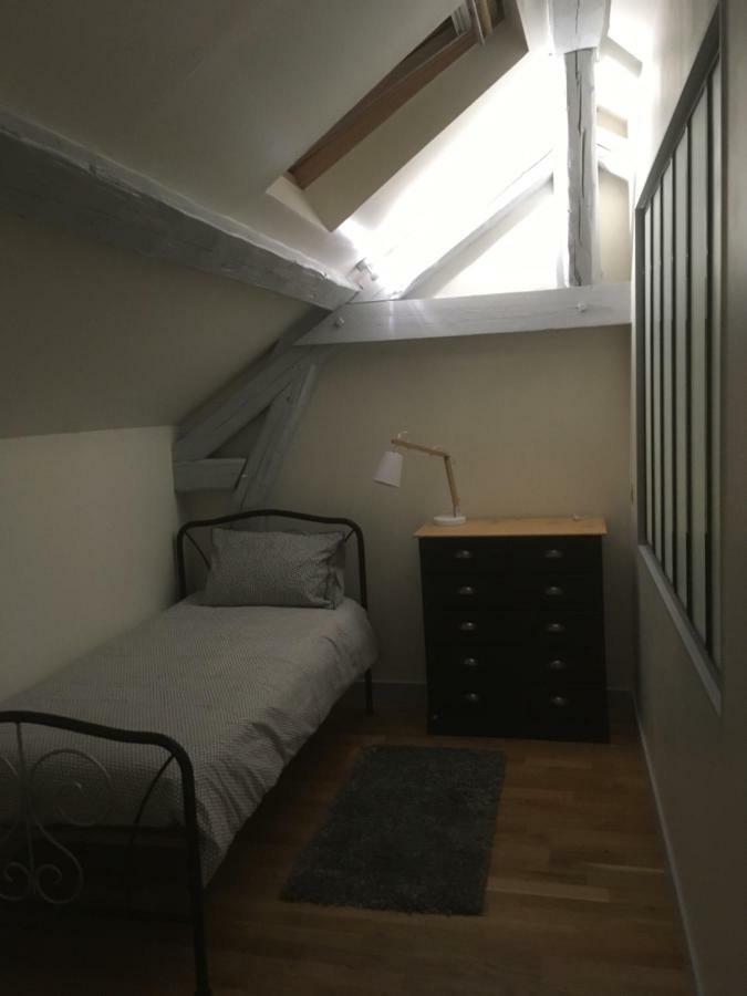 Au Tilleul Lägenhet Mezieres-sur-Seine Exteriör bild